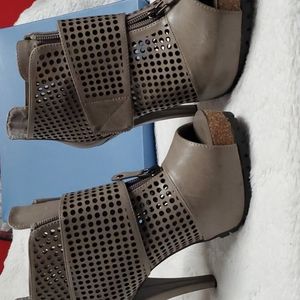 Simply Vera sz 7 heels